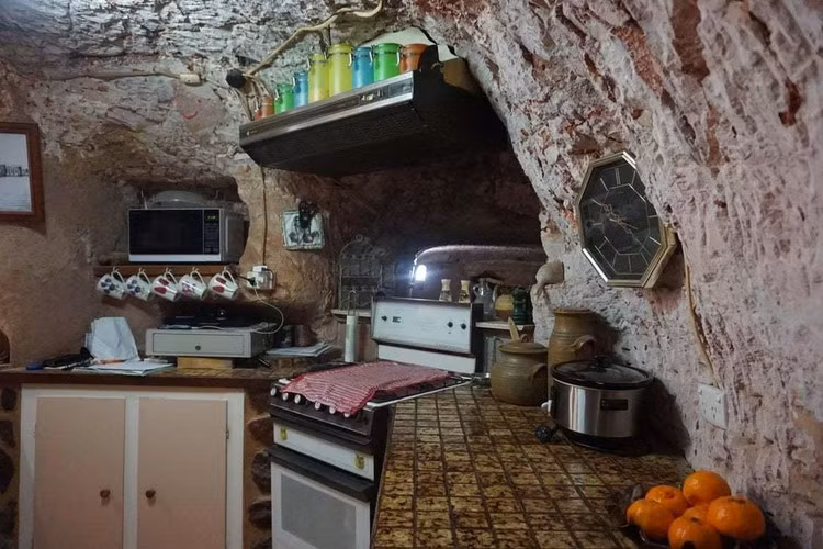 Kham pha thi tran co toi 80% nguoi dan song duoi long dat-Hinh-6