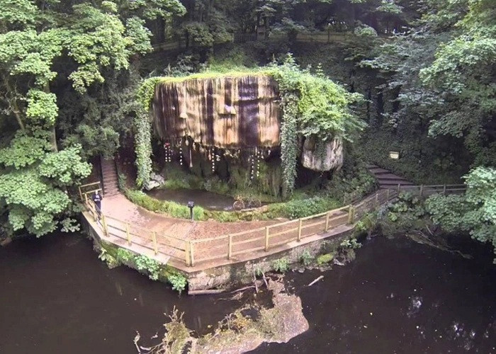 Kỳ lạ giếng nước cổ “hóa đá” mọi thứ bên trong - Hình 9 Ky la gieng nuoc co “hoa da” moi thu ben trong-Hinh-9