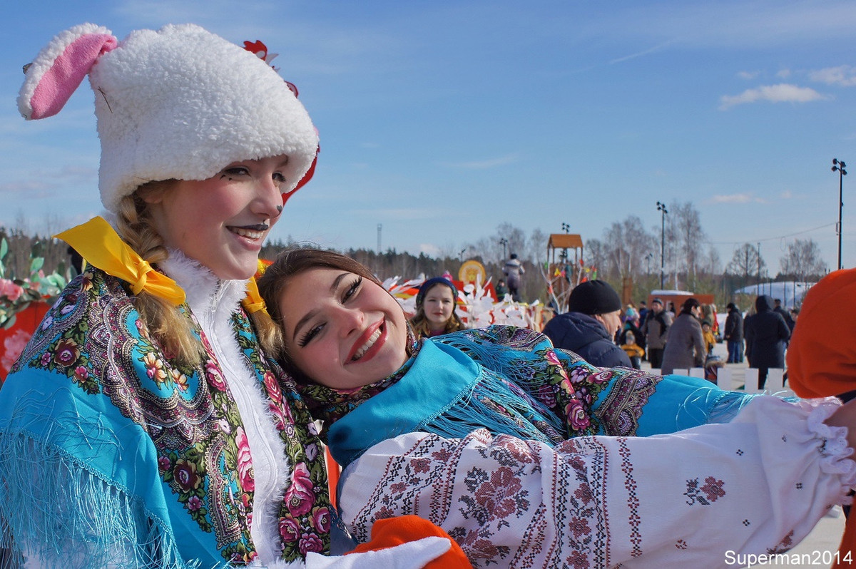 Kéo dài một tuần và trong suốt dịp này, những người theo Chính thống giáo sẽ không ăn thịt, mà chỉ dùng các sản phẩm của sữa, bột mỳ, bơ, pho-mát…