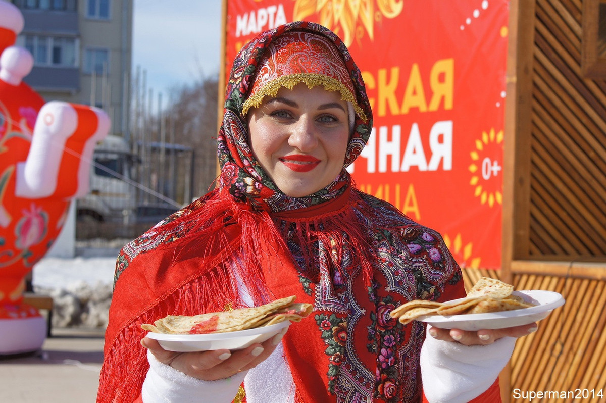 Trong lễ hội Maslenitsa, gia đình nào cũng rán thật nhiều, ăn thật nhiều bánh Blin, với mong ước mùa xuân sẽ đem đến những ngày nắng ấm rực rỡ và những mùa màng bội thu.