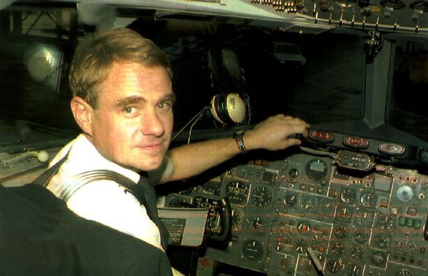 Co truong bi hut ra khoi buong lai may bay “thoat chet” than ky-Hinh-2