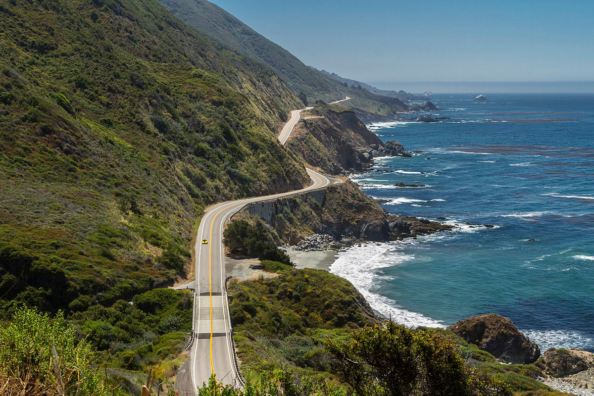 Highway One, Mỹ: Chạy dọc bờ biển California, hiếm có con đường nào đẹp như Highway One với những vách đá ven biển và những cây gỗ đỏ cổ thụ.