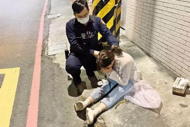 Bi ban trai “da” gan Valentine, co gai khien canh sat phai toi giup