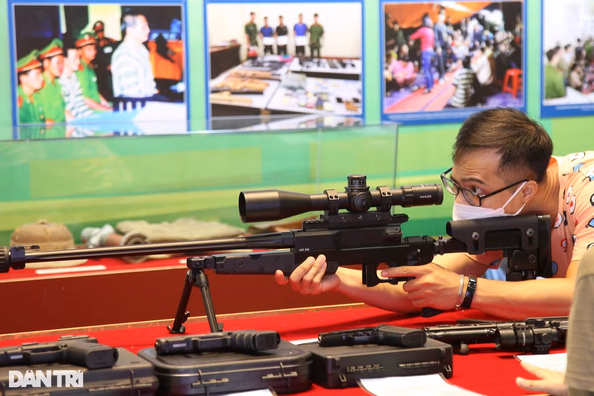 Súng bắn tỉa B&amp;T APR 308 do Thụy Sỹ sản xuất dùng để tự vệ và tấn công tiêu diệt sinh lực địch. Tầm bắn hiệu quả 800m.