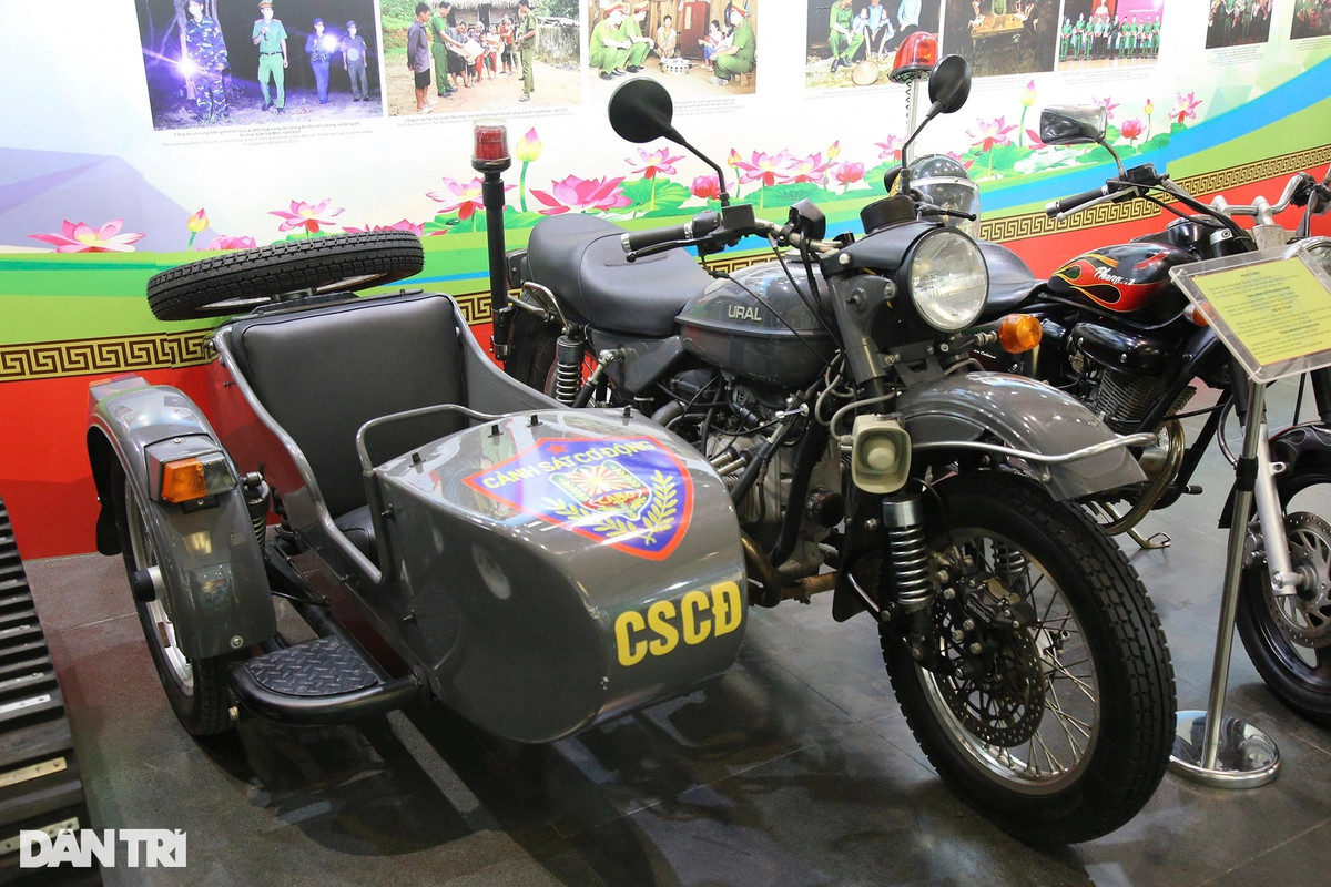 Chiếc xe ba bánh (side car) trang bị cho lực lượng Cảnh sát cơ động.