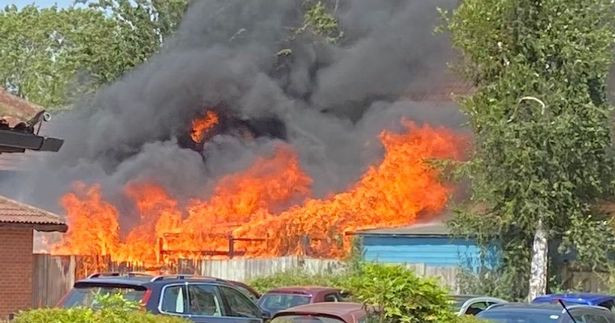 “Hoa nguc” chay rung kinh hoang bung phat khap Vuong quoc Anh-Hinh-9