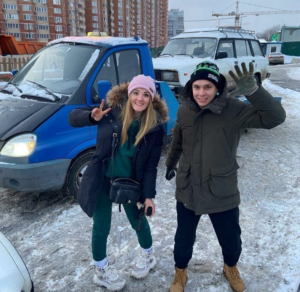 Cô gái xinh đẹp “nổi như cồn” vì sửa ô-tô nhanh nhất nước Nga - Hình 4 Co gai xinh dep “noi nhu con” vi sua o-to nhanh nhat nuoc Nga-Hinh-4