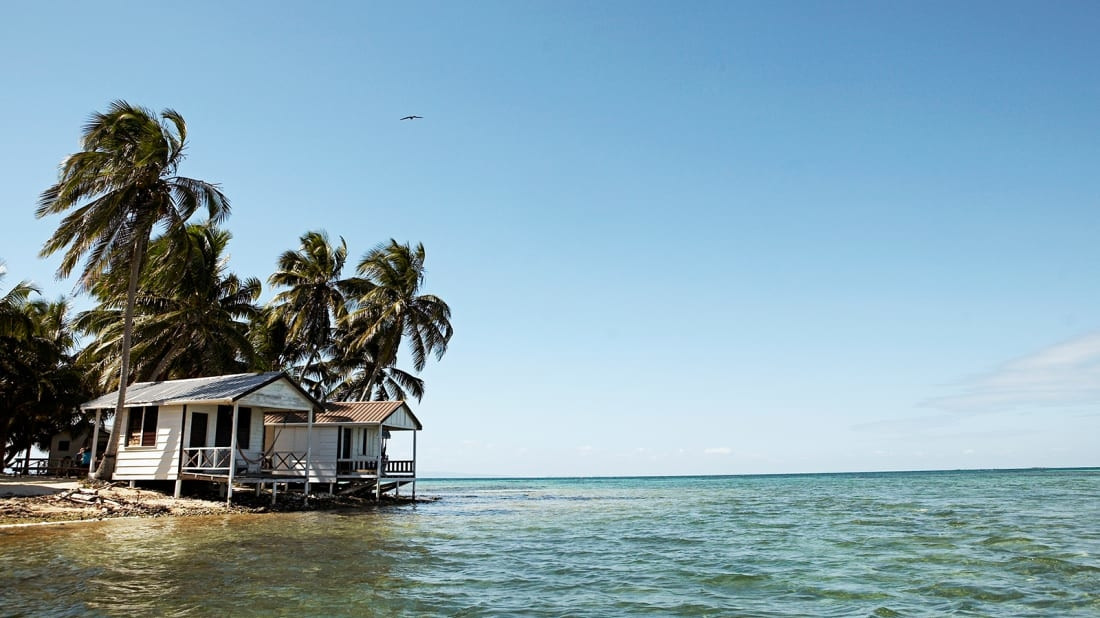 4. Belize (Quốc gia ở Trung Mỹ): Du khách đến Belize có thể khám phá những tàn tích của người Maya, đắm mình trong làn nước xanh trong hoặc ngắm nhìn đời sống hoang dã thú vị. Một điều thuận lợi khác cho du khách nước ngoài là người dân ở Belize chủ yếu nói tiếng Anh.