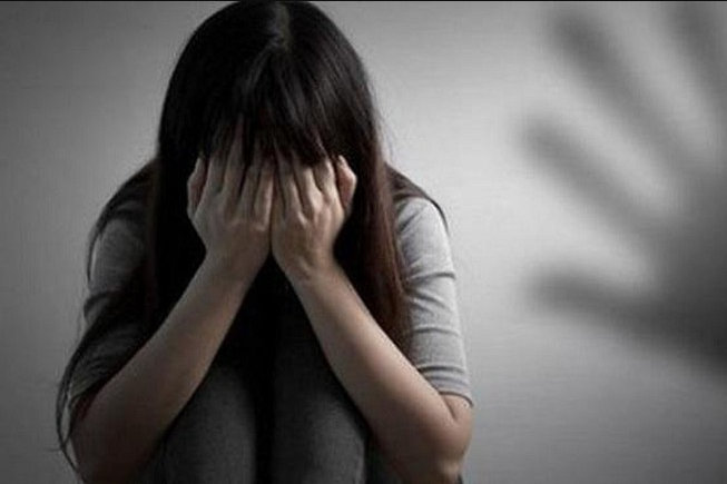 Cho ban than ngu nho, nu sinh bi cuong buc