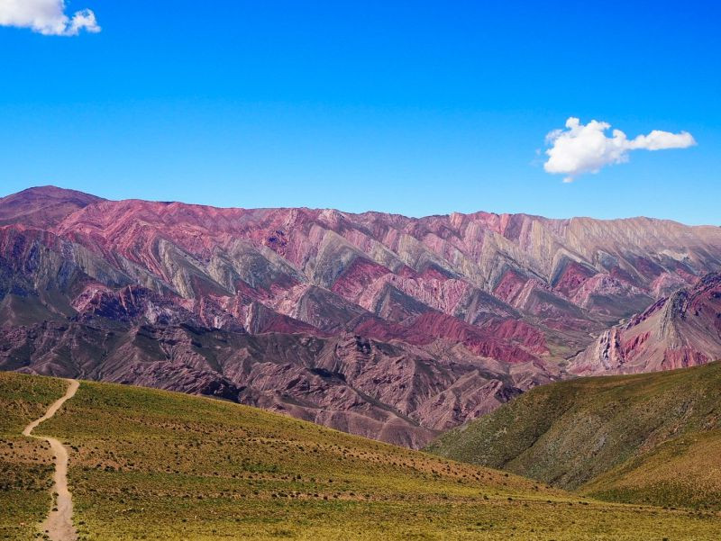 Choáng ngợp những ngọn núi bảy sắc cầu vồng đẹp lung linh - Hình 8 Choang ngop nhung ngon nui bay sac cau vong dep lung linh-Hinh-8