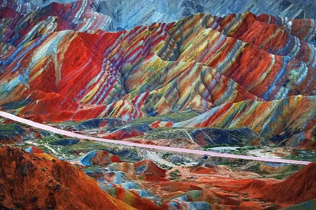 Công viên địa chất Quốc gia Zhangye, Trung Quốc: Không chỉ là công viên quốc gia được UNESCO công nhận, đây còn là một trong những điểm đến tuyệt đẹp, nổi tiếng nhất tại Trung Quốc, thu hút đông đảo du khách trong và ngoài nước ghé thăm hàng năm.