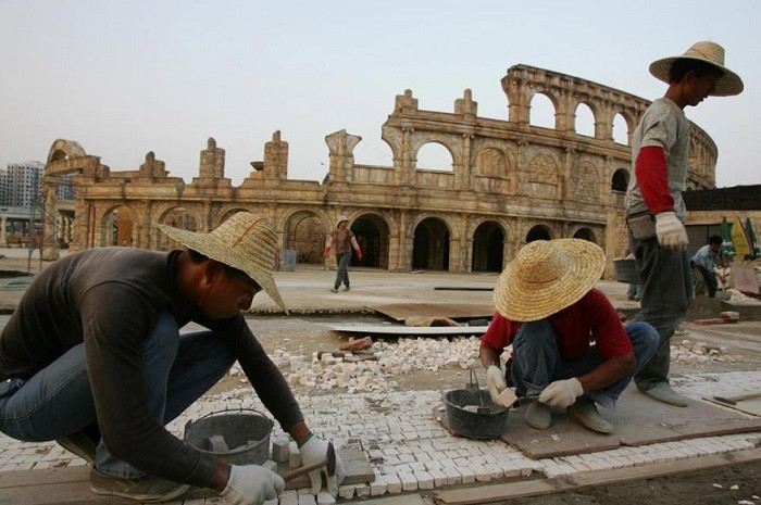 Bản sao kiến trúc nổi tiếng thế giới đấu trường La Mã của Ý cũng là một điểm đến thu hút du khách tại Trung Quốc.