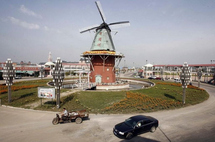 Nếu không đủ tiền du lịch Hà Lan, bạn có thể tham quan bản “nhái” ở Thẩm Dương, phía đông bắc tỉnh Liêu Ninh, Trung Quốc. Ảnh: IT.