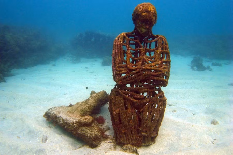 Kinh ngac cong vien dieu khac ky la duoi day dai duong-Hinh-7