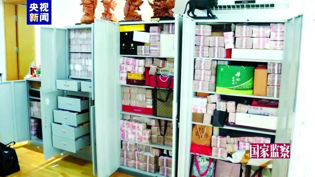 Quan tham Trung Quoc: Nguoi chat tien day nha, ke nhan hoi lo “nuoi” gai-Hinh-2