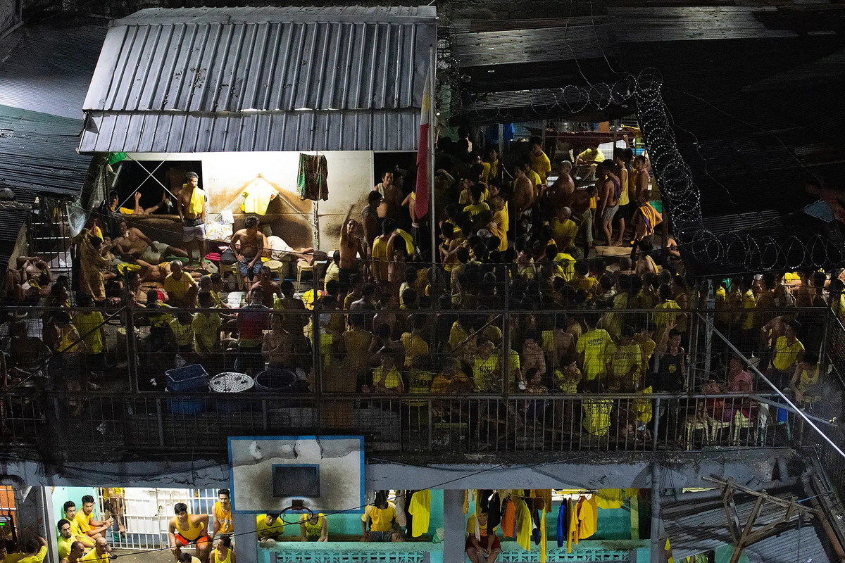 Các tù nhân ở đây không có đủ không gian cho những sinh hoạt tối thiểu như ăn, ngủ.