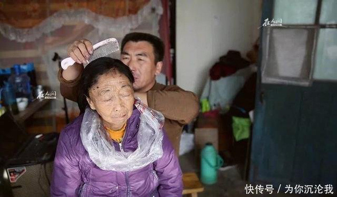 Hon nhan vien man cua cap doi ba chau chenh nhau 32 tuoi-Hinh-4