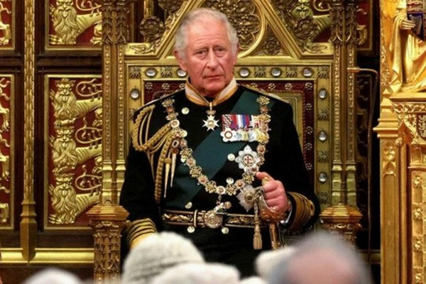 Le dang quang Quoc vuong cua Thai tu Charles dien ra khi nao?-Hinh-2