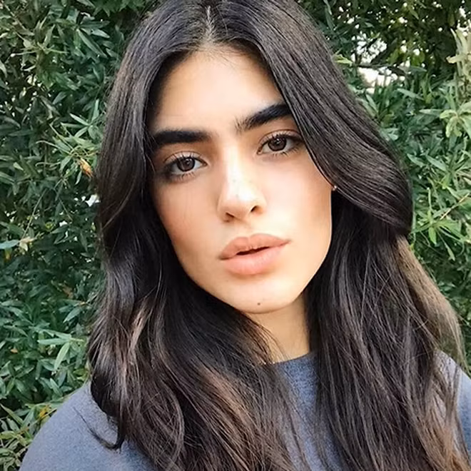 Nu phuc vu may man “lot mat xanh” Hoang tu Dubai nho coc nuoc cam-Hinh-3