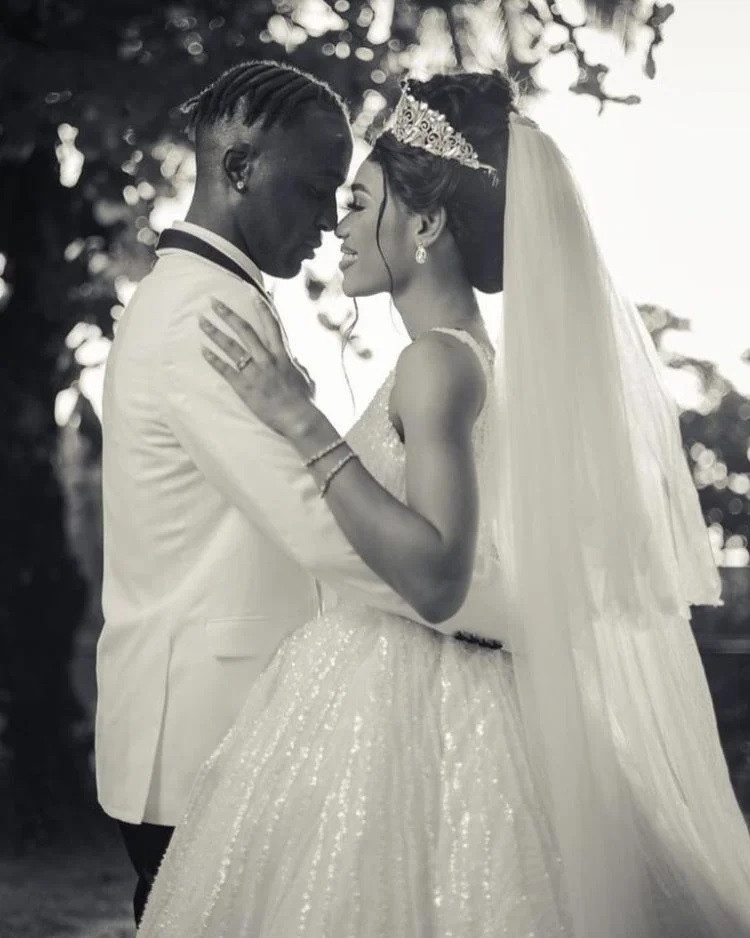 Chu re nho anh trai ruoc dau ho vi ban di da bong