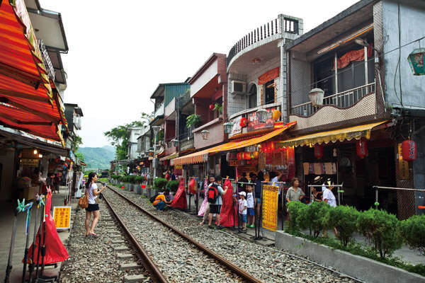 Hai khu pho duong tau o chau A hut khach du lich-Hinh-6