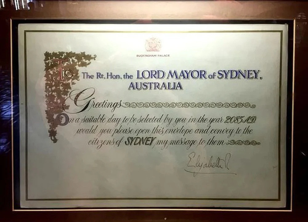 Buc thu bi mat cua Nu hoang Anh hon 60 nam nua moi duoc mo