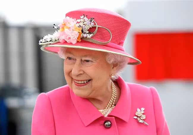 Giai ma cach chon mau trang phuc cua Nu hoang Elizabeth II-Hinh-8