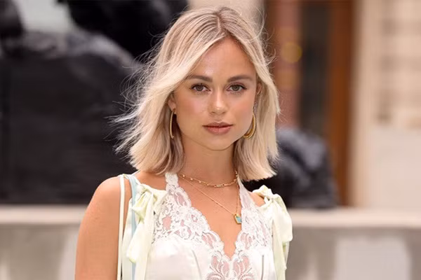 Amelia Windsor, sinh năm 1995, được mệnh danh là " Công chúa xinh nhất trong hoàng gia Anh". Cô là chắt của Vua George V và là con gái của George Windsor, Bá tước St. Andrews.