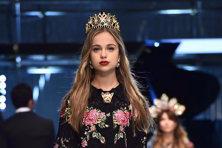 Khi còn nhỏ, Công chúa Amelia hiếm khi xuất hiện trước truyền thông hay tiết lộ về cuộc sống thường ngày.