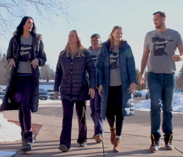 “Gap go” gia dinh cao nhat the gioi, trung binh hon 2m-Hinh-3