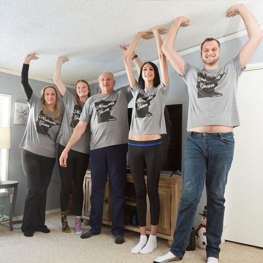 “Gap go” gia dinh cao nhat the gioi, trung binh hon 2m-Hinh-2