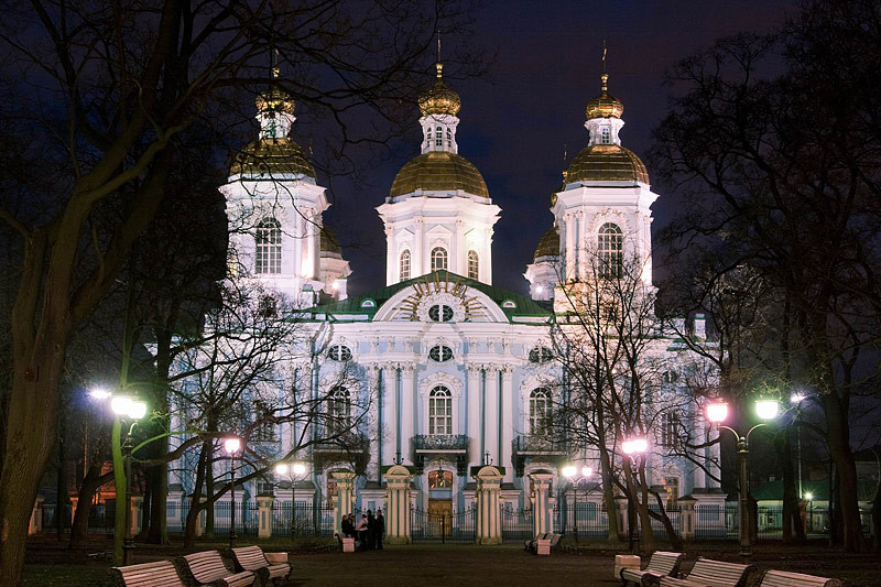 Tọa lạc tại trung tâm đảo quân sự tiền tiêu Kronstadt (thành phố Saint Petersburg), nhà thờ chính tòa Hải quân Thánh Nicolas được xây dựng trong những năm 1903-1913 dưới thời Sa hoàng Nikolai II.