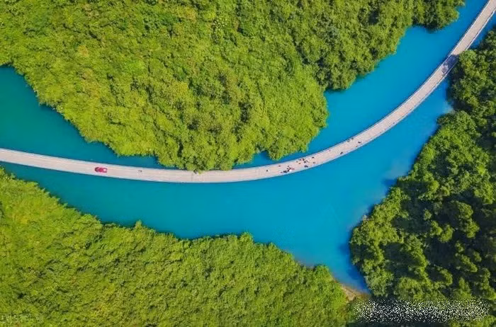 Chiem nguong cay cau go bac qua song dep den nao long-Hinh-2