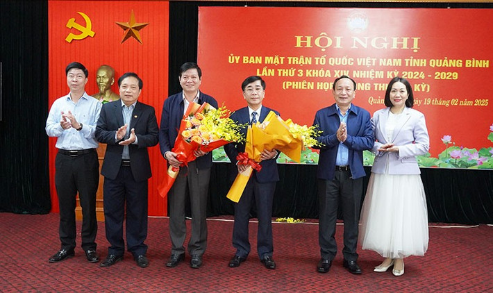 Ông Phạm Quang Long giữ chức Chủ tịch Ủy ban MTTQVN tỉnh Quảng Bình Ong Pham Quang Long giu chuc Chu tich Uy ban MTTQVN tinh Quang Binh