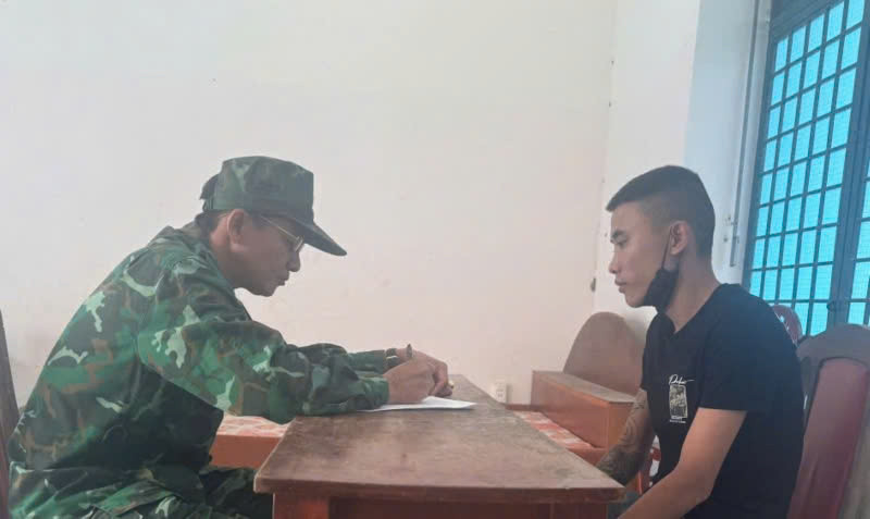 Đối tượng truy nã “sa lưới” khi xuất cảnh qua Campuchia Doi tuong truy na “sa luoi” khi xuat canh qua Campuchia 