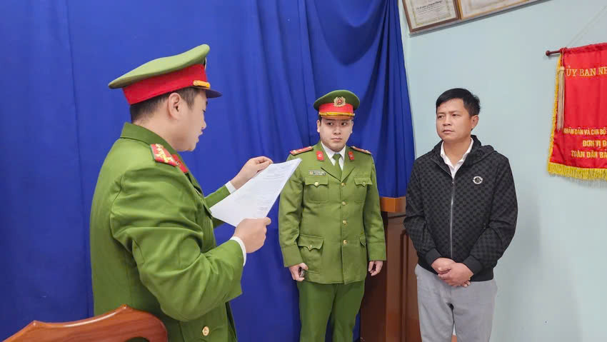 Bat giam doi tuong chiem doat hon 4 ty dong o Quang Tri