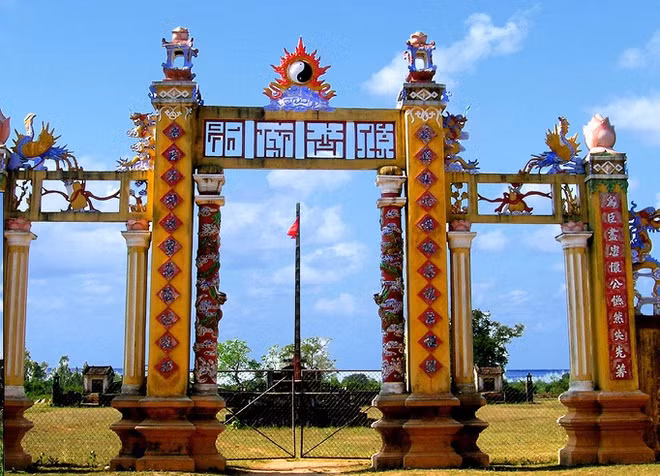 Thành Đồ Bàn của tỉnh Bình Định là nơi duy nhất ở Nam Trung Bộ từng là kinh đô của người Việt (thời Thái Đức Hoàng đế Nguyễn Nhạc của nhà Tây Sơn) và người Chăm.