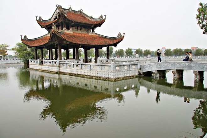 Theo sách giáo khoa Địa lý lớp 12, Bắc Ninh có diện tích nhỏ nhất Việt Nam (860 km2). Trong quá khứ, đây là địa phương nổi tiếng về khoa bảng, quê hương của 13 trạng nguyên, hàng trăm vị đại khoa phong kiến khác.