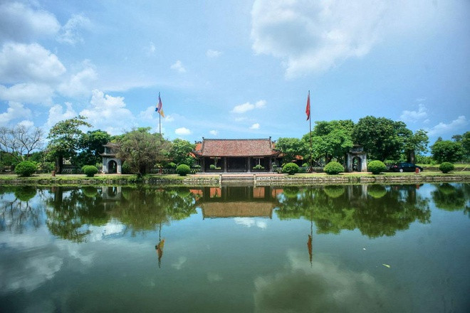 Theo sách giáo khoa Địa lý lớp 12, hai tỉnh ở nước ta có địa hình bằng phẳng, không đồi núi, là Thái Bình và Hưng Yên.