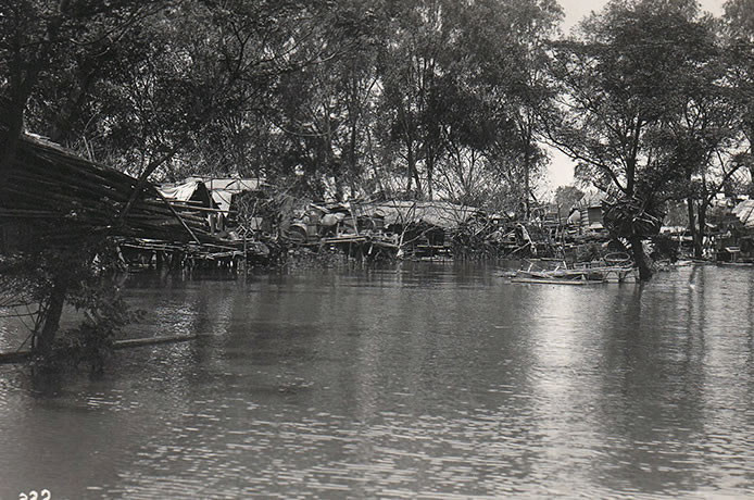 Kết quả là mực nước ở sông Trường Giang và sông Hoài tăng cao nhanh chóng.