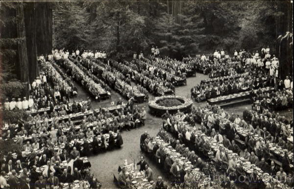 Các thành viên của hội kín "Rừng Bohemia" (Bohemian Grove Club) bao gồm những nhân vật nổi tiếng và quyền lực ở các nước như chính trị gia, nhà khoa học, tướng lĩnh quân đội...