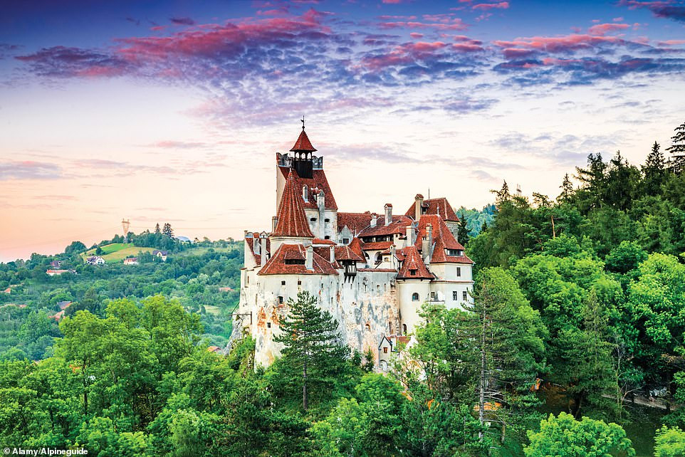Nằm ở Transylvania, Romania, lâu đài Bran nổi tiếng thế giới khi được xem là nơi sống của nhân vật Bá tước Dracula của tác giả Bram Stoker.