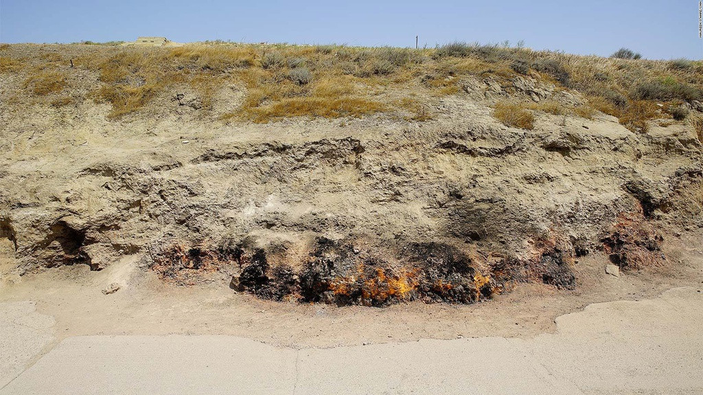 Cách đây hàng ngàn năm, người dân địa phương tin rằng lửa là cầu nối giữa con người với thế giới siêu nhiên.