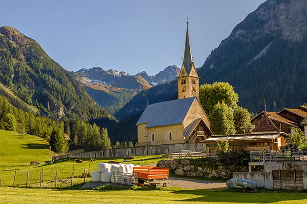 Vào cuối tháng 5/2017, lãnh đạo của làng Bravuogn thông báo trên trang Facebook du lịch về việc cấm du khách chụp ảnh.