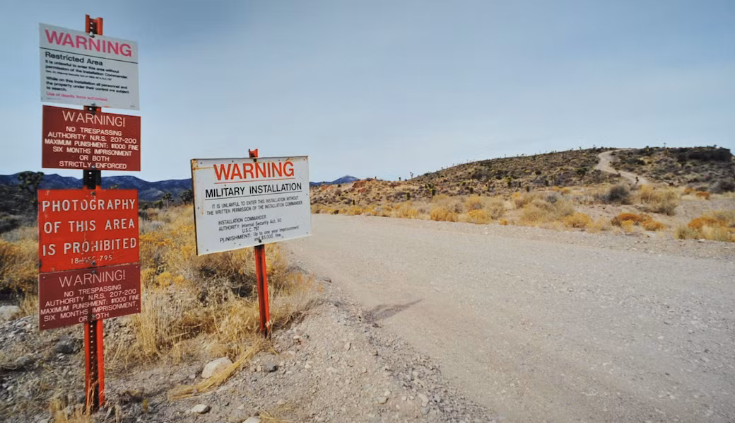 Mỹ canh gác nghiêm ngặt với mức độ an ninh cao và không cho bất cứ người lạ nào đột nhập vào bên trong. Nếu người nào cố tình xâm phạm sẽ bị bắt giữ, thậm chí là đối mặt với án tù. Do cấm con người đặt chân đến, Vùng 51 trở thành chủ đề của nhiều thuyết âm mưu. Trong số này có việc một số người cho rằng đây là nơi Mỹ che giấu bí mật về UFO và người ngoài hành tinh.