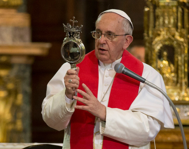 Kể từ đó đến nay, cứ vào tháng 5, 9 và 12 hàng năm, "phép màu" xảy đến với lọ máu của Thánh Januarius. Vì vậy, cứ vào những tháng này, nghi lễ truy tôn Thánh Januarius được tổ chức để mọi người có thể nhìn thấy "phép màu".