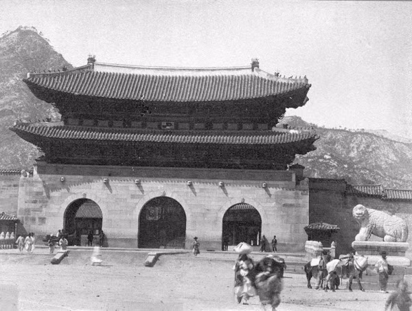 Người dân ở Seoul cuối thế kỷ 19 sử dụng ngựa để vận chuyển hàng hóa.