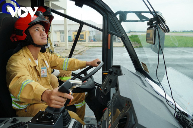 Các thiết bị đều được vận hành điều khiển tự động trong cabin xe.