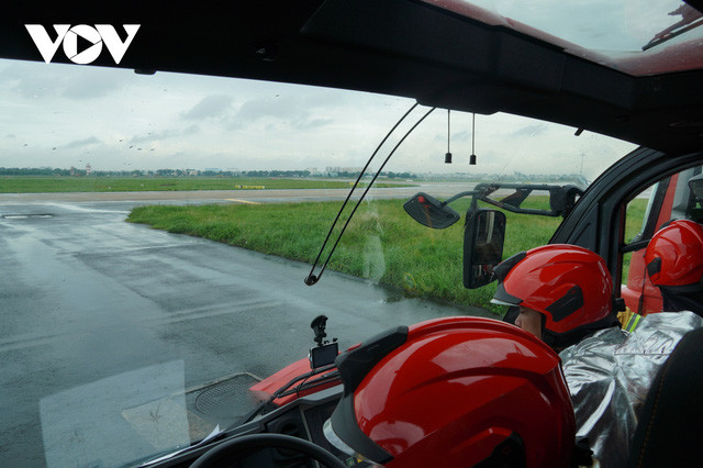 10- Mỗi kip xe có 3 lính cứu hoả, trên xe có nhiều trang thiết bị kèm theo, trực tình huống 24/24h luôn chủ động với các tình huống xảy ra.