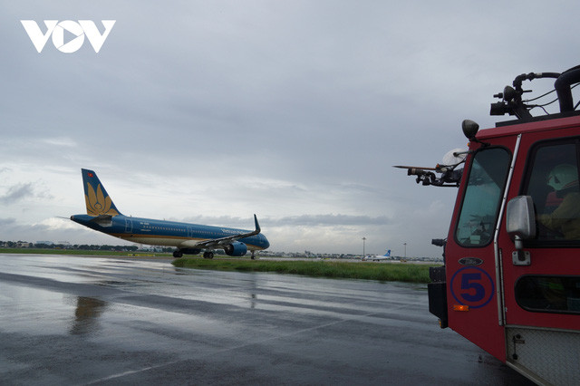 Ngoài việc trực chiến các tình huống khẩn nguy, kèm theo đó các thành viên của đội, còn phải trực dịch vụ hàng ngày, như: thử động cơ, trực nạp dầu, xử lý dầu tràn và nhiều công việc khác